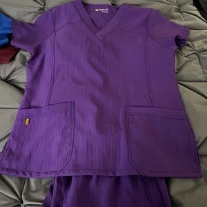Scrub set